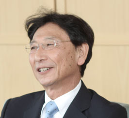 洗足学園中学高等学校 校長 前田 隆芳