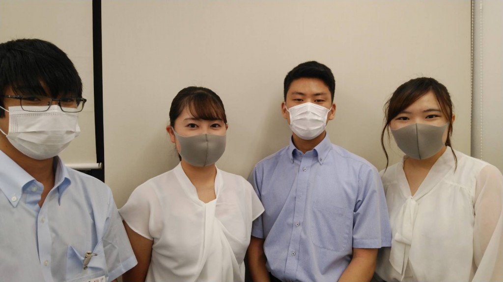 現在は全員マスク着用！授業中はフェイスガードも着用して万全のコロナ対策をしてお待ちしています。