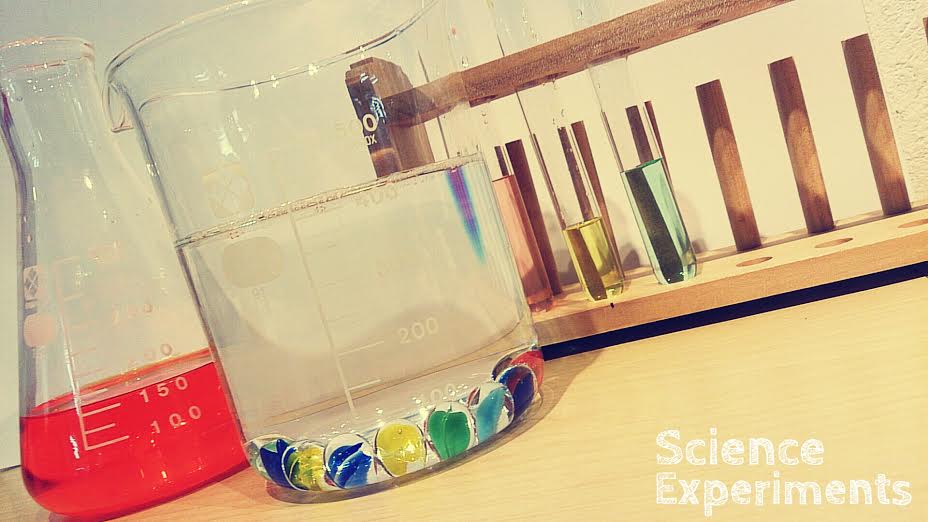 ♦理科実験教室♦
 

定期的に行われている理科実験教室の紹介です！
一見、理科実験と聞くと難しそうと思ってしまうかもしれませんが、
実験内容は様々で、必ず身近にあるものを使った実験を行います。
塩を使ったり、氷を使ったり、洗剤を使ったり･･･。
家でも材料があればできることばかりなんです！
実験中は、先生が豆知識等を交えながら楽しく賑やかに進行していきます。
毎回、たくさんのお子様のご参加をいただいております。
在学生のみでなく、ご兄弟揃ってのご参加も承っております。
ご不明な点・詳細等はお気軽にお問い合わせください。
ご参加お待ちしております！