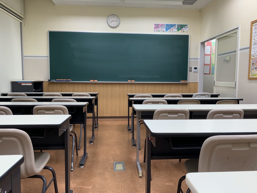 集団授業の教室です。
全国で認められた「日本教育士検定」認定のプロフェッショナル講師による臨場感あふれる授業が展開されています。空調管理をこまめに実施しています。